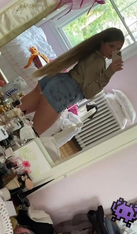 Elizabeth M pornstar nude pic