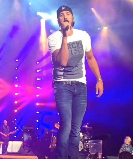 Elizabeth M nudes pornstar photos