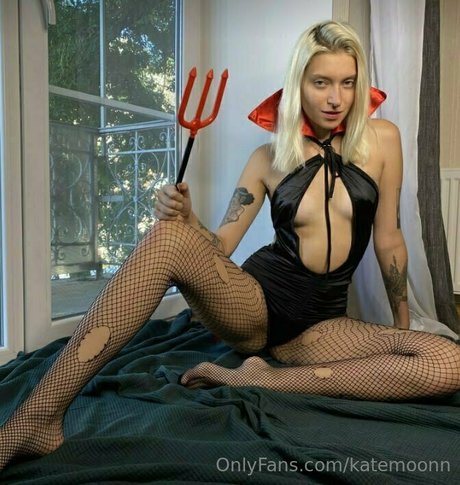 katemoonn art star photos