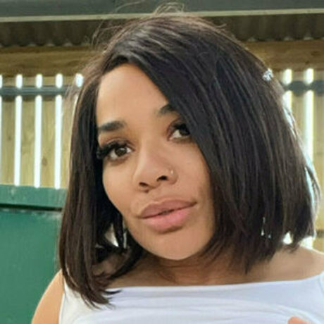 ellepeachxr exclusive pornstar pictures