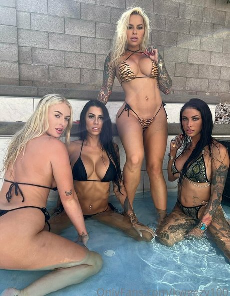 kweezy100 model sex gallery