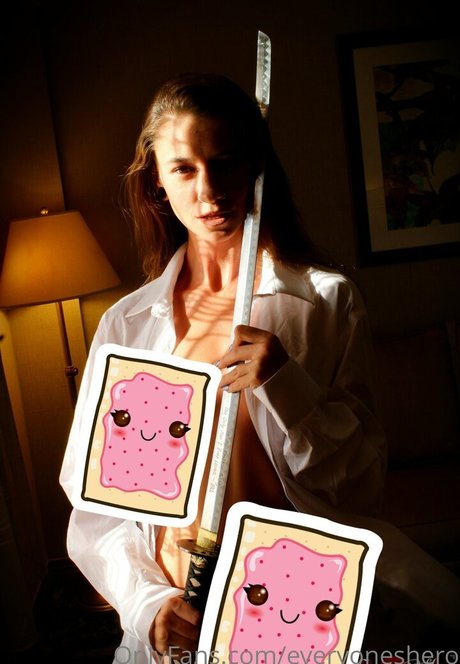 everyoneshero high quality model photo