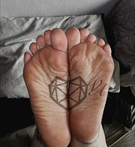 val acanthus star naked images