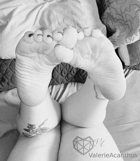 val acanthus model nudes pic