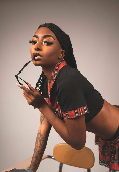 janeinthewildd star top img