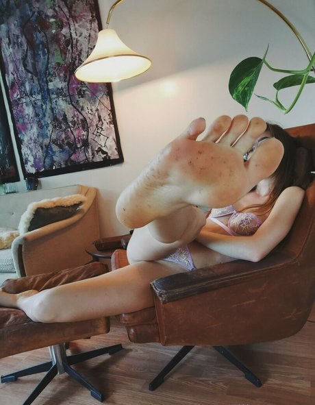 batton nude actress pic