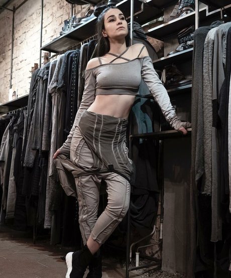 Vahide Bulu model hd gallery