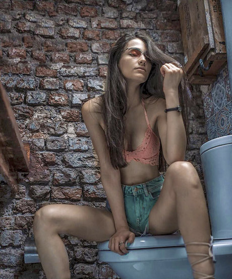 Vahide Bulu Profile pic