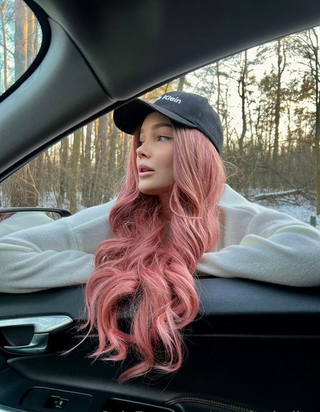 wonder hailey adult model pictures