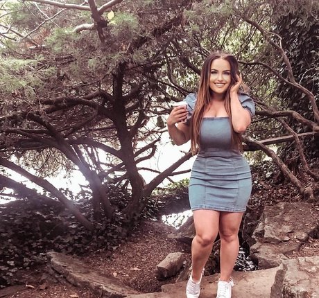 Shauni Rixon exclusive actress pictures