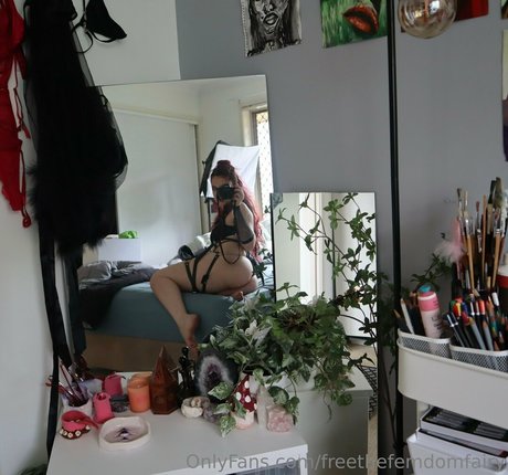 freethefemdomfairy star free picture