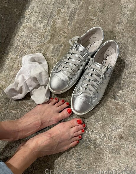 fridayfancyfeet pretty actress photos