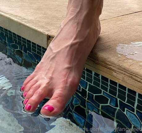 fridayfancyfeet model porn picture