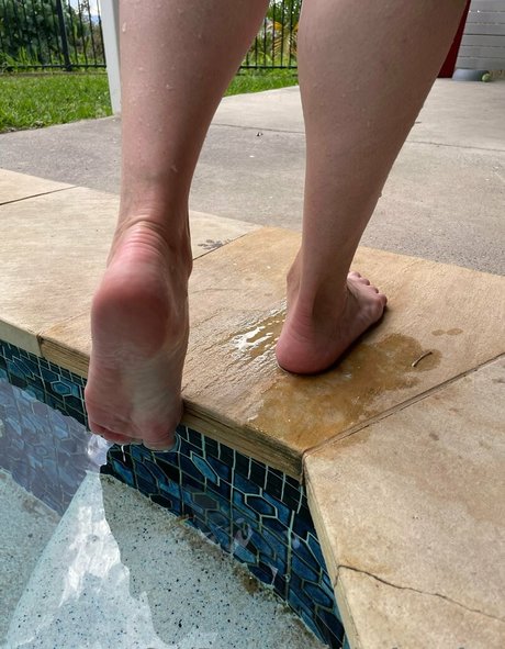 fridayfancyfeet nude model archive