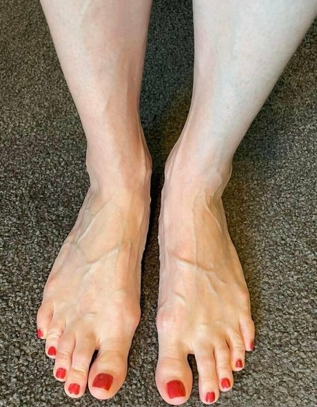 fridayfancyfeet free model pictures