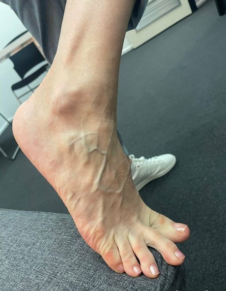 fridayfancyfeet high quality actress pic