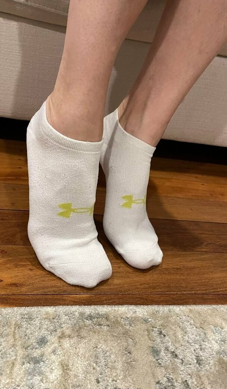 fridayfancyfeet nice model photo