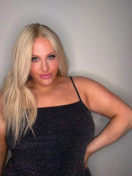 naomiplatinum nudes model photo