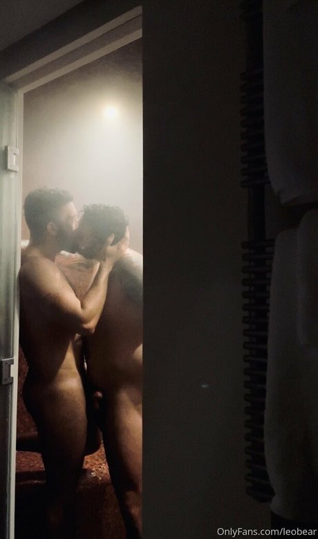 leobear model nude galleries