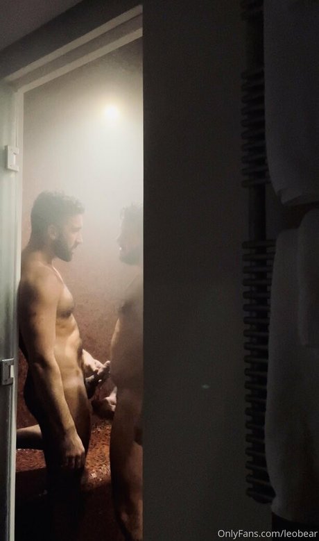 leobear model nice photo