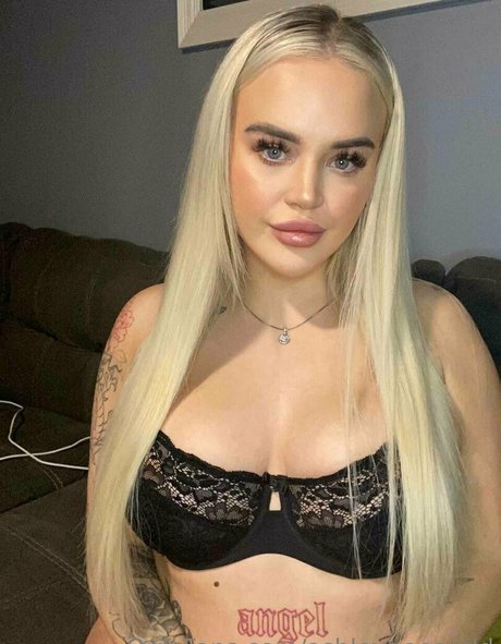 ashleygoeswild hot pornstar pics