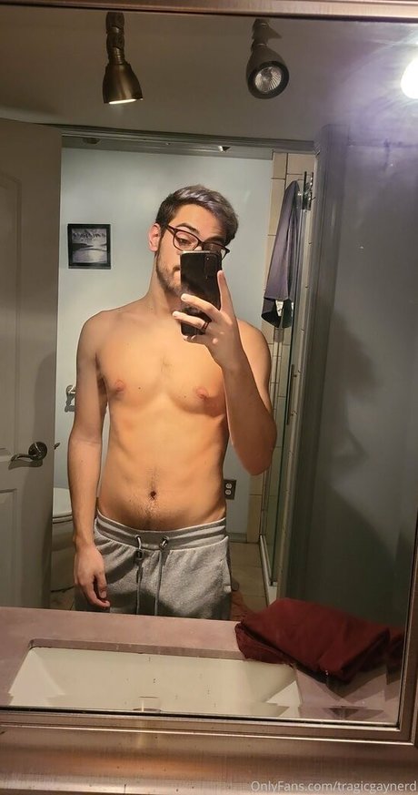 tragicgaynerd star nude picture