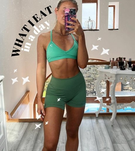 Fiona Simpson sexy pornstar pics