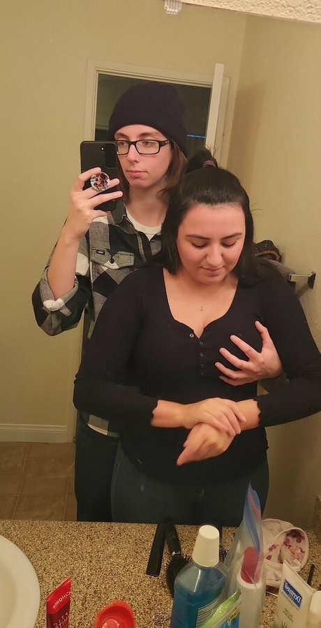 Butterflywteeth model sexy pic