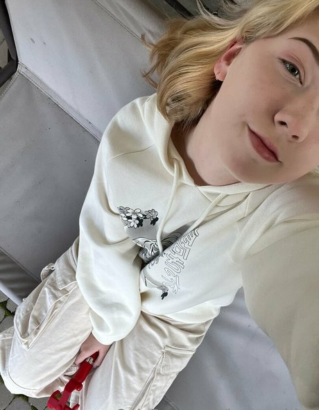 jenny shine Profile pic