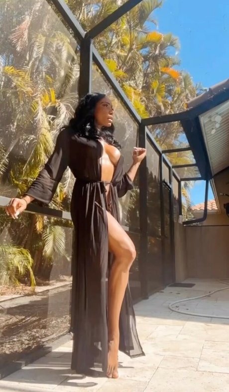 Maggie Watson exclusive actress pics