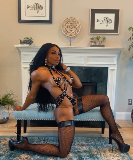 Maggie Watson beautiful actress image