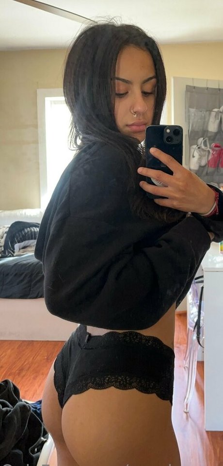 moniqueee8 pornstar hot img