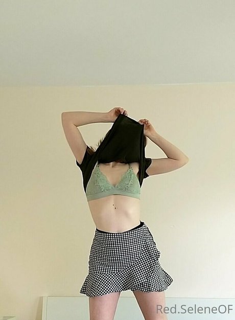 red selene model nude pic