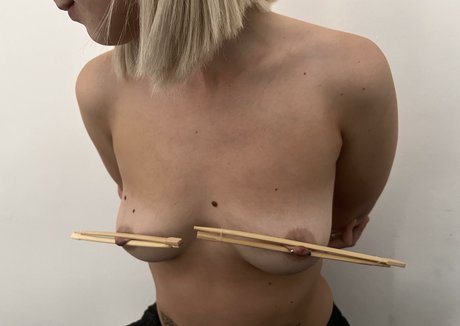 sensualitycop naked actress pic