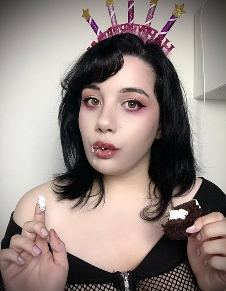 demonlewds pretty model pictures