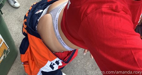 lararoxyrox star nudes photo