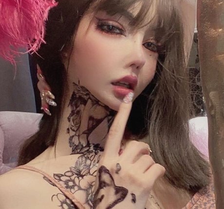 Natascha Wang Ruier star erotic photos