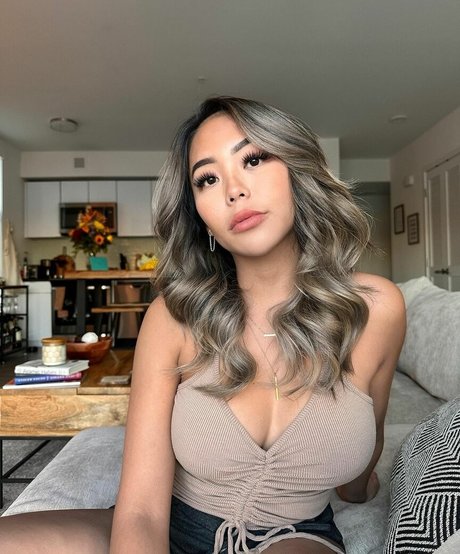 geezelouiseeeee model nude pic