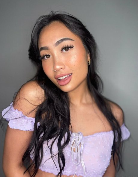 Queen Mai model perfect photos