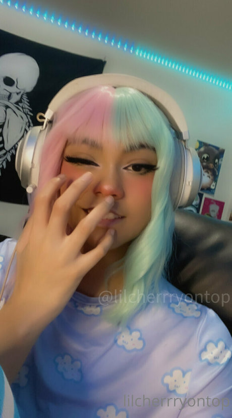 lilcherrryontopfree model erotic image