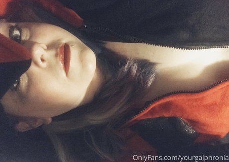 yourgalphronia star hot pics