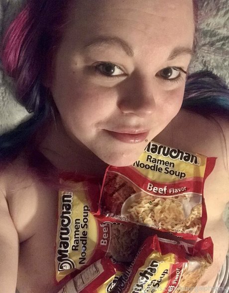 yourgalphronia model pretty picture