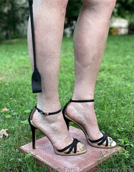 queenofvans free model archive