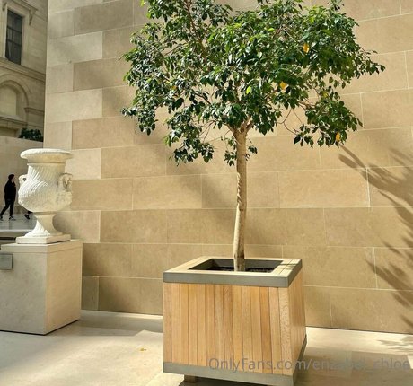 enzabel chloe model naked img