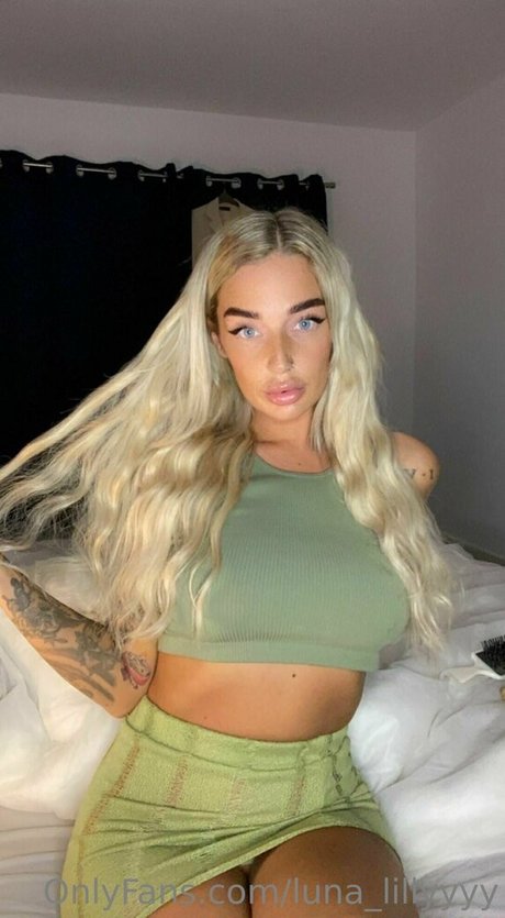 luna lillyyyy hot pornstar picture