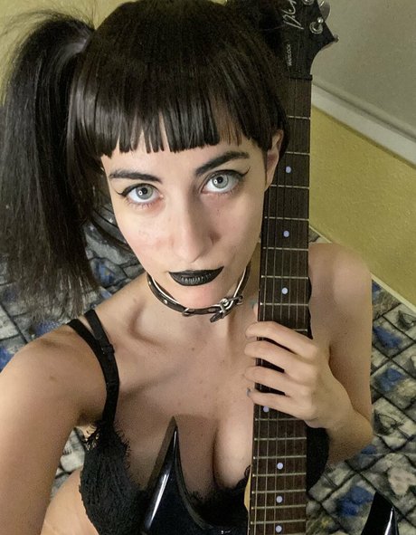 esmeraldamentee hot actress galleries