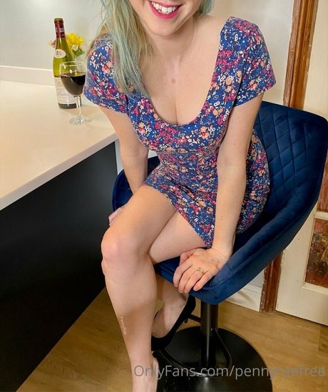 pennyraefree erotic model picture