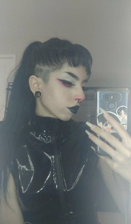 Tricksterkarkat beautiful actress picture