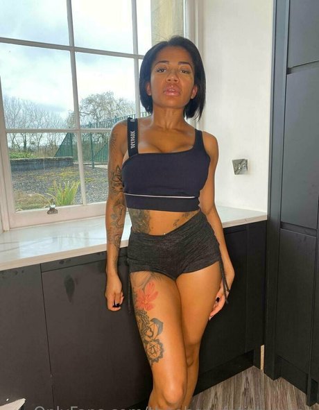 theebonyfetishqueen model sex image