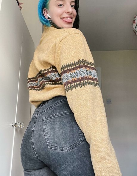 Phoebe mae nude actress pic